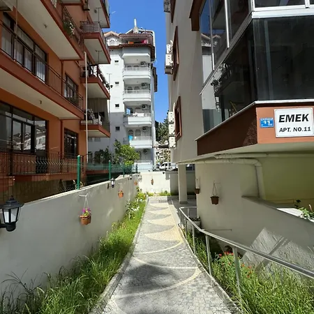 Denize Cok Yakin. Sifir Bina Apartament *
